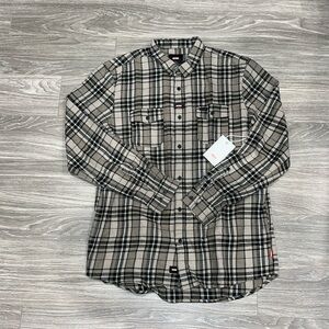 Globe flannel. Size L. NWT.